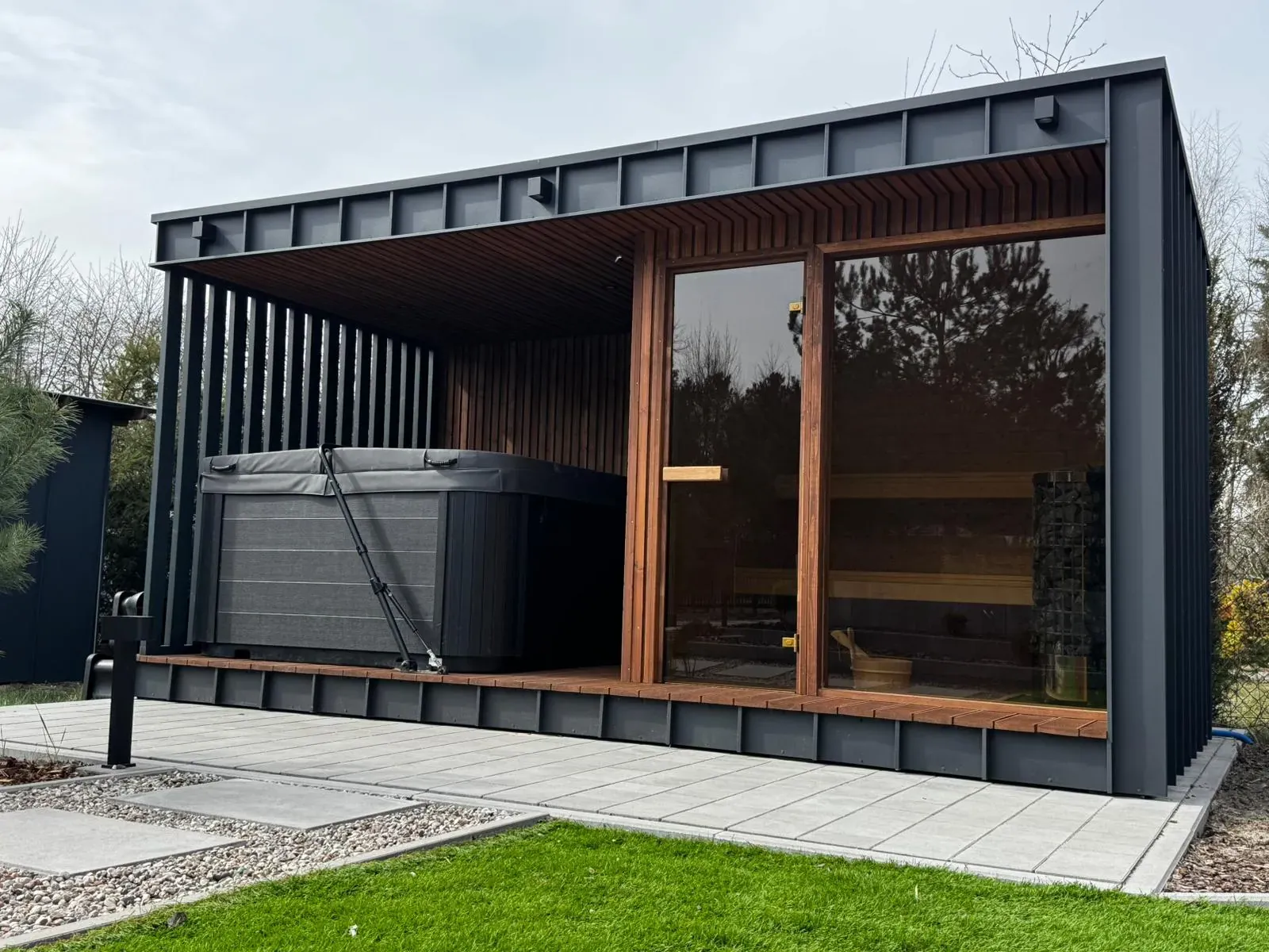 Strefa relaksu – jacuzzi i sauna fińska